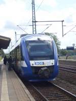 br-648-lint-41h/34536/vt-303-der-nord-ostsee-bahn-hat VT 303 der Nord-Ostsee Bahn hat gerade in Schleswig gehalten und fhrt gleich weiter Richtung Husum.